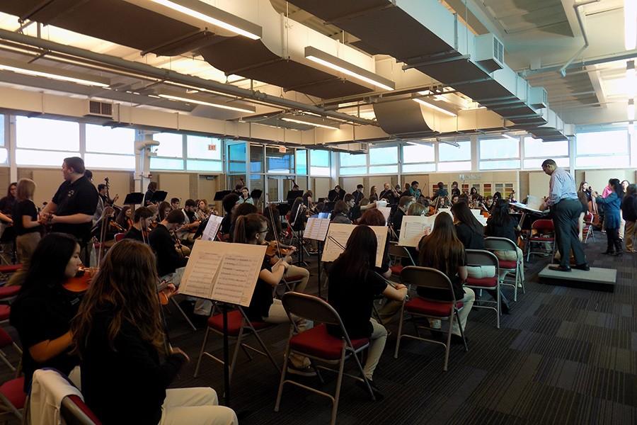 Orchestra treks to Chicago for performance