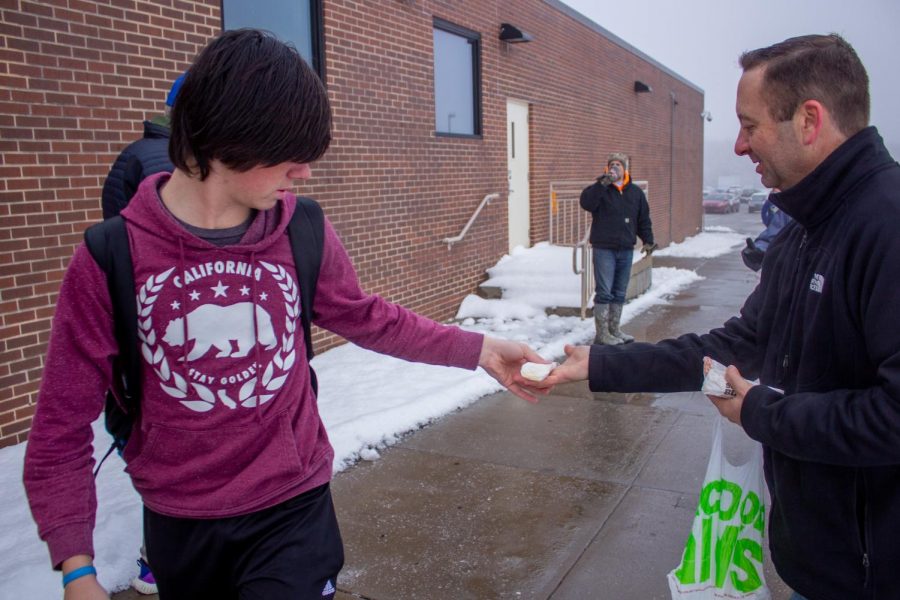 The Fathers Club graces students with burritos